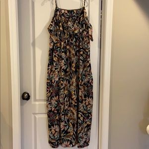 Maxi dress with cut out shoulders